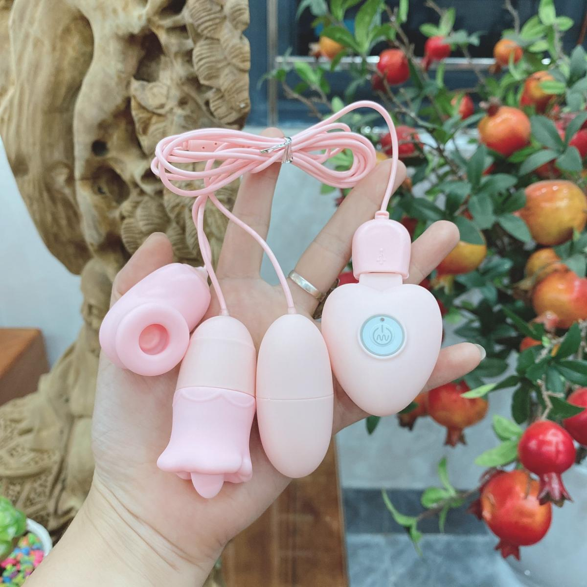 Trứng Rung Anki 3in1 Rung + Hút + Liếm | Trứng Rung Kết Hợp Lưỡi Liếm Bú Mút 3 in 1 Sạc USB | Wireless Vibrating Egg | Remote Control Love Egg | Bluetooth Vibrating Egg | Vibrating Bullet Egg | Wearable Vibrating Egg | Vi Tính Hóc Môn
